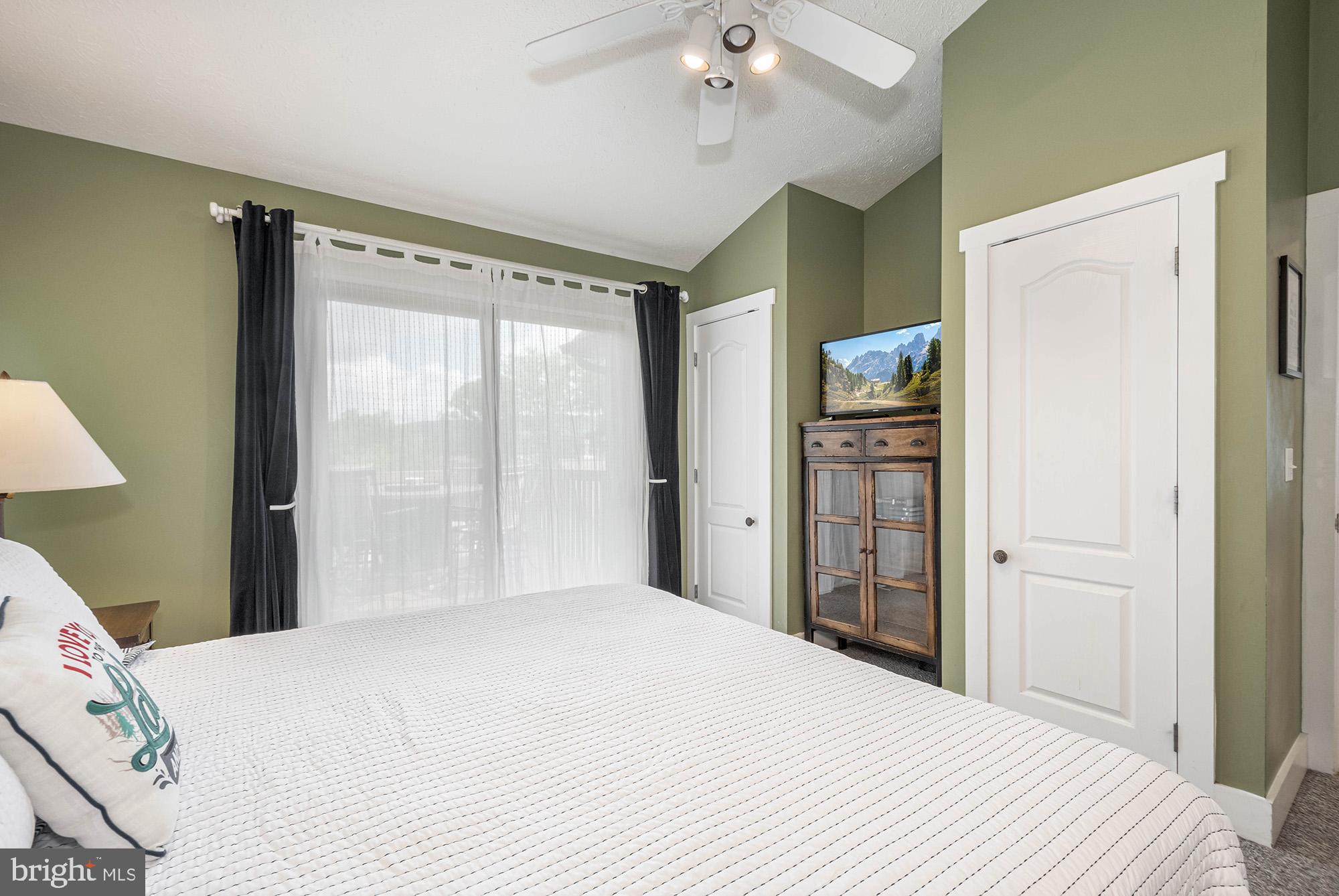 SILVER TREE LANDING - Residential