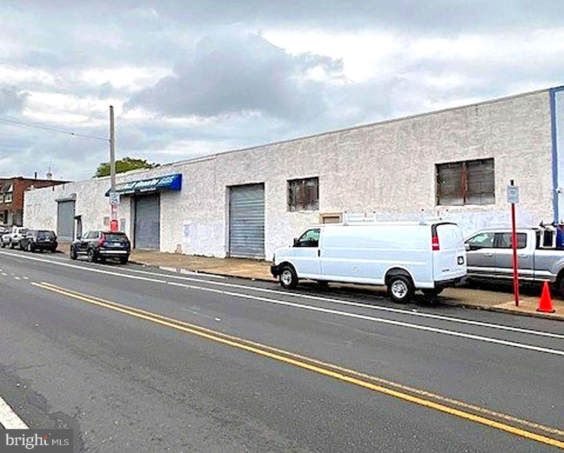 19,500+/-sf commercial warehouse served by 4 drive in doors.  205' frontage on Torresdale Ave.  Immediate access to I-95.  Excellent building for a single user with potential to divide for multi-tenancy.