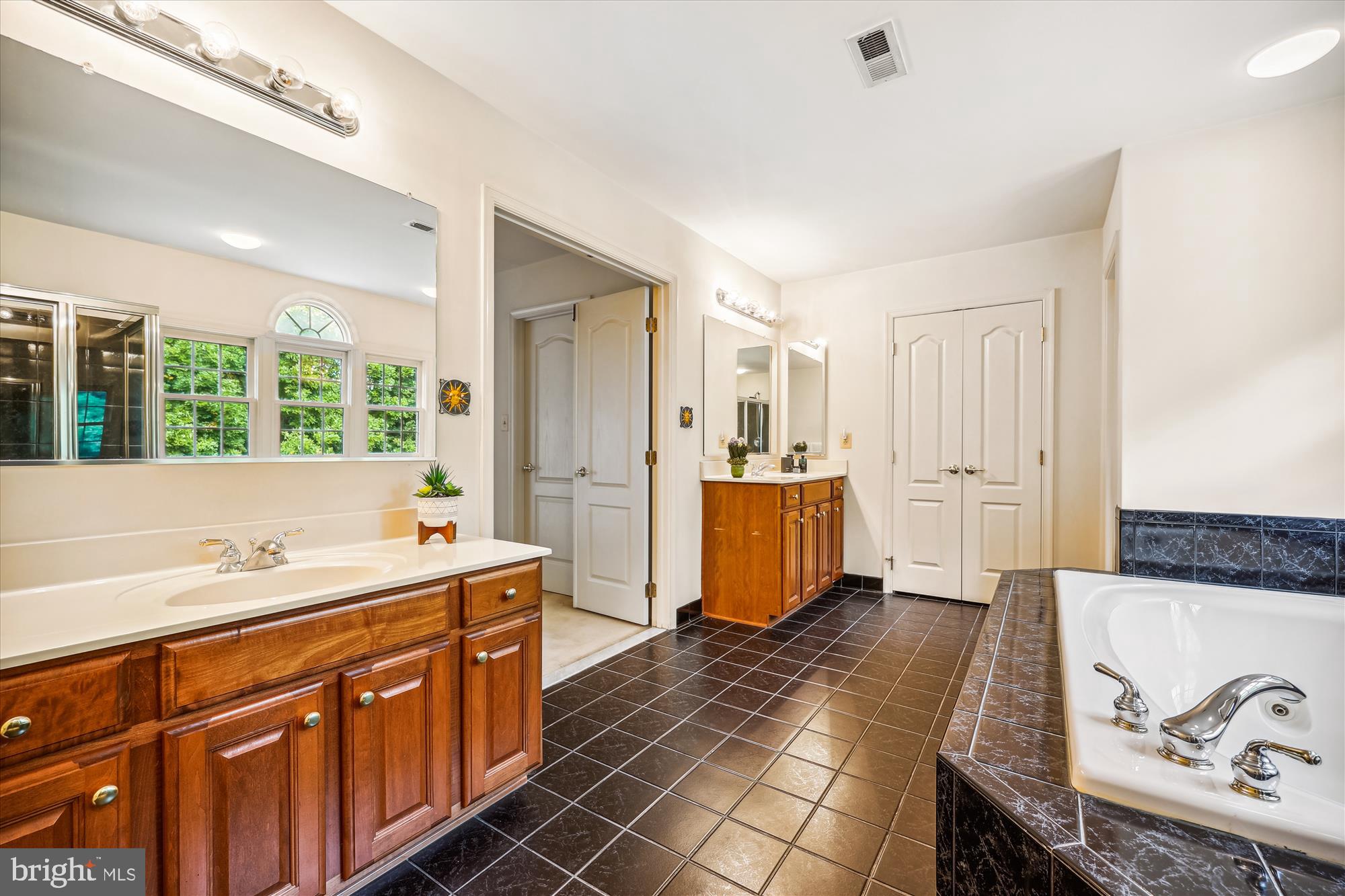 TRAVILAH GROVE - Residential