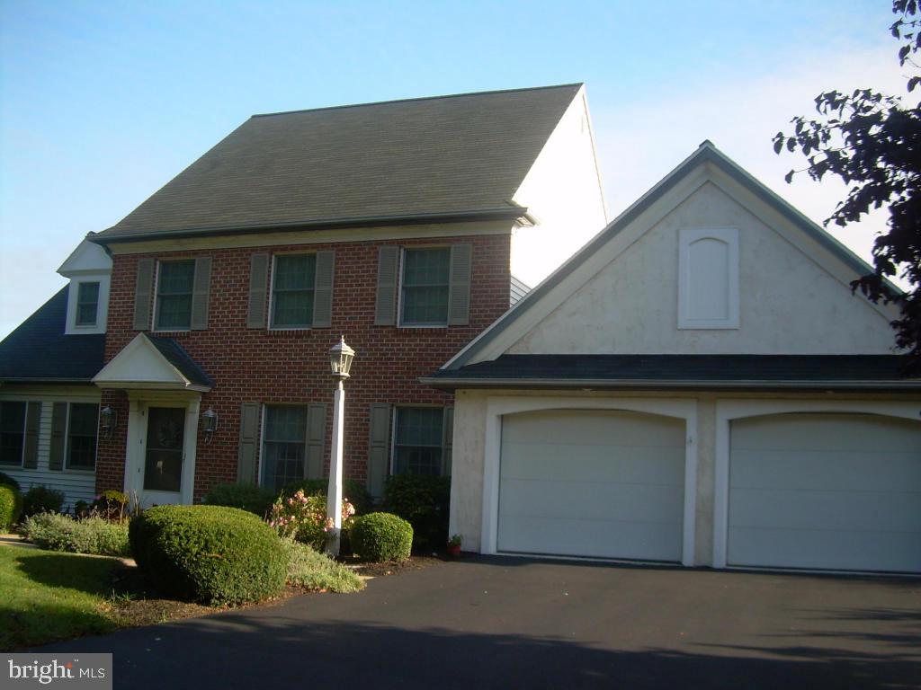 Gorgeous home on cul de sac. Offering 4 bedrooms, 2.5 baths, efficient natural gas heating. First floor master suite with a soaking tub, separate shower & walk-in closet. Family room with gas fireplace. Large eat-in kitchen w/ Corian tops, island, desk area. Daylight basement has plumbing for future project. Over 6 tenths of an acre. Walk-in attic or future expansion. Large deck.