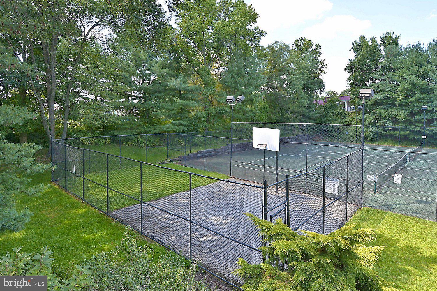 SEVEN OAKS - Residential