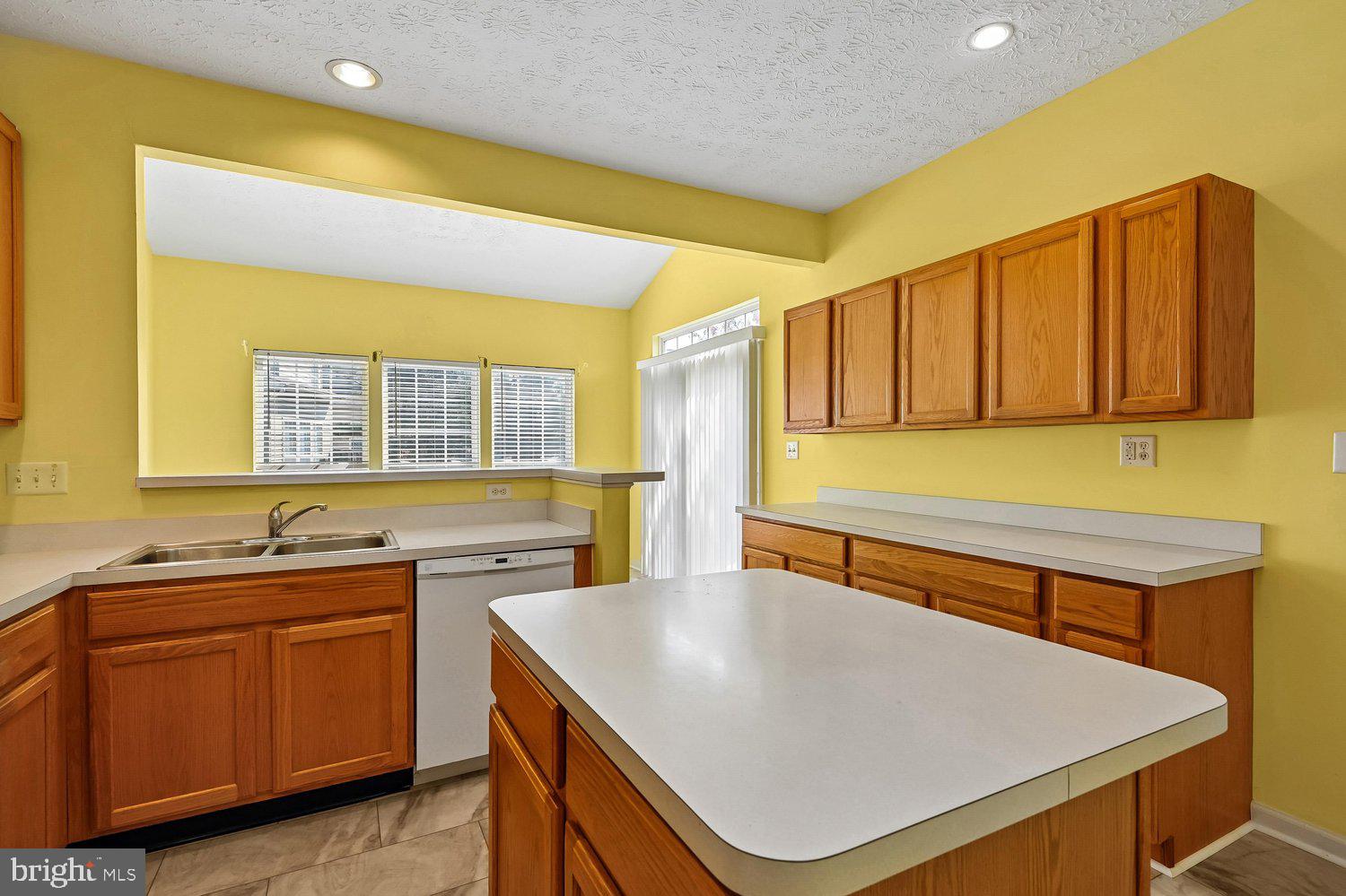 SEVEN OAKS - Residential