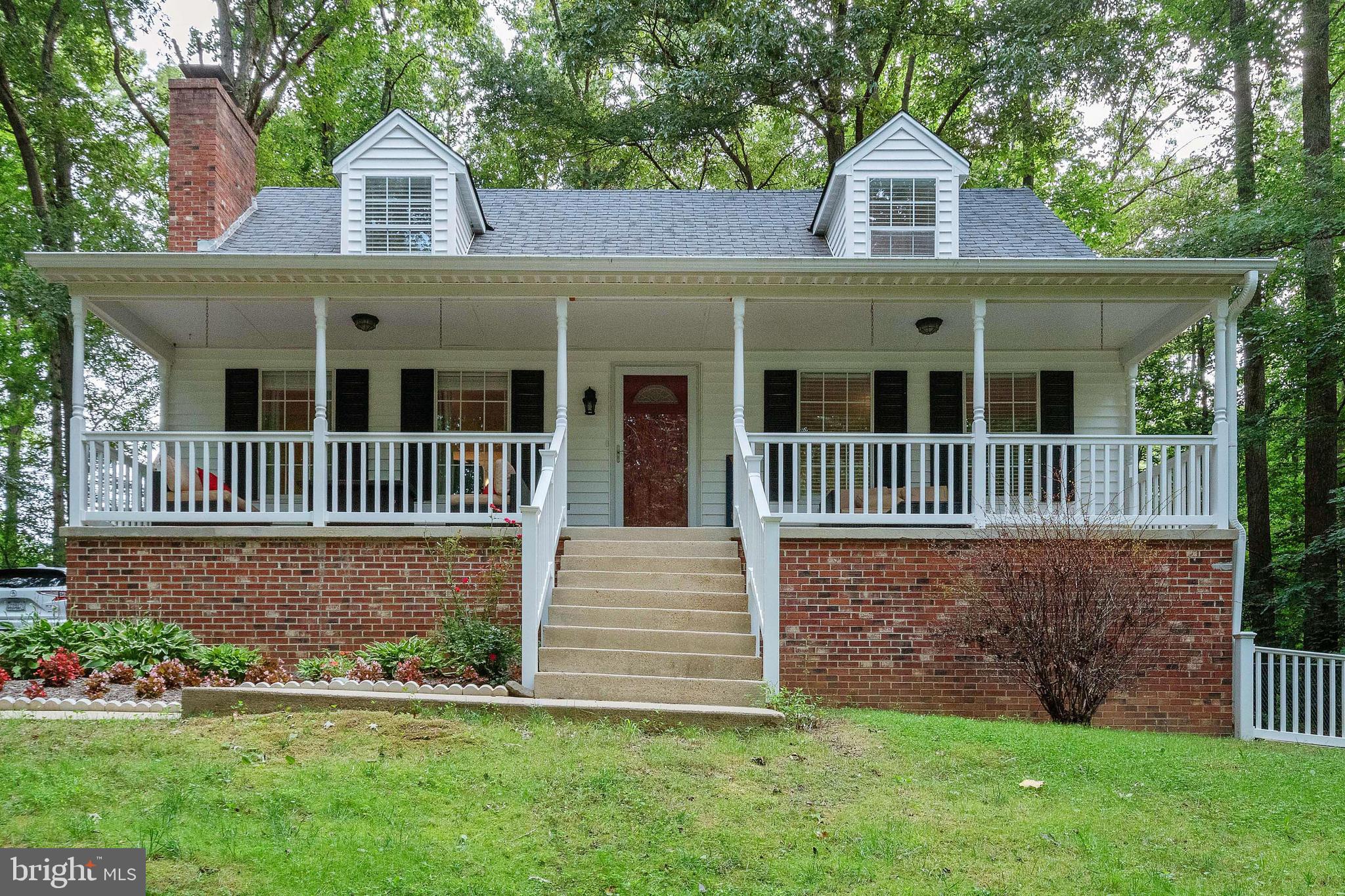 COUNTRY LAKES - Residential
