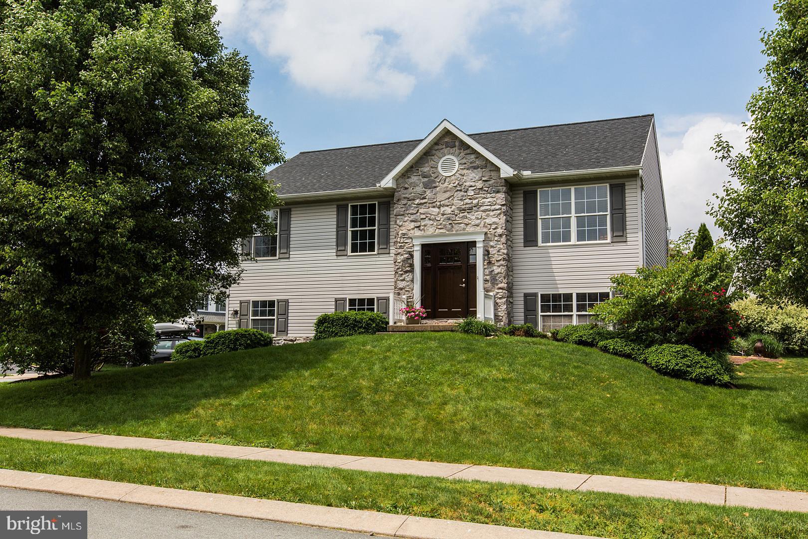 Beautiful home in great community, stunning hardwood floors, finished lower level with separate laundry area, lots of natural light situated on corner lot, new roof and front door, easy commute to Lancaster or York.