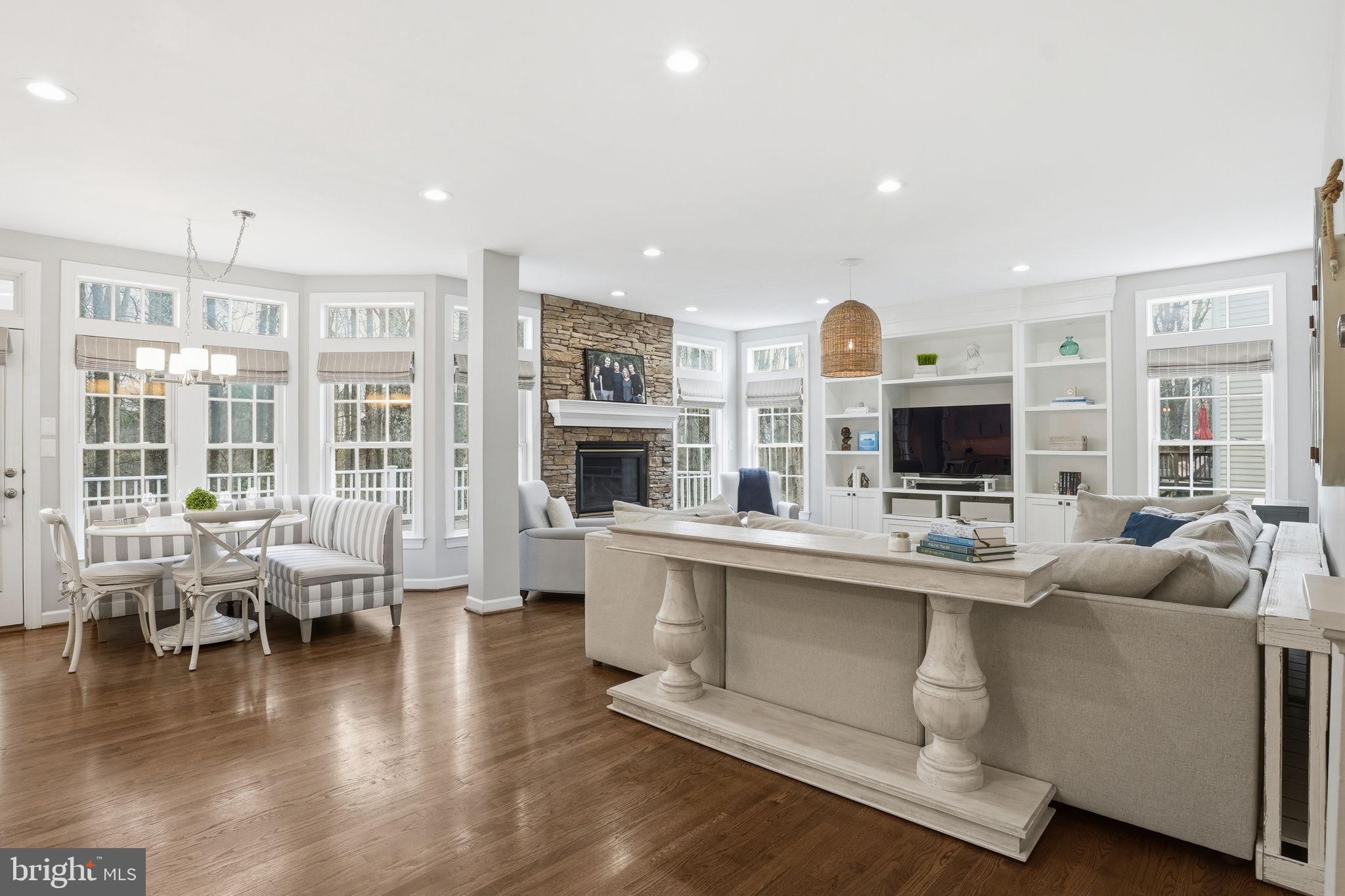 LAKELANDS - Residential
