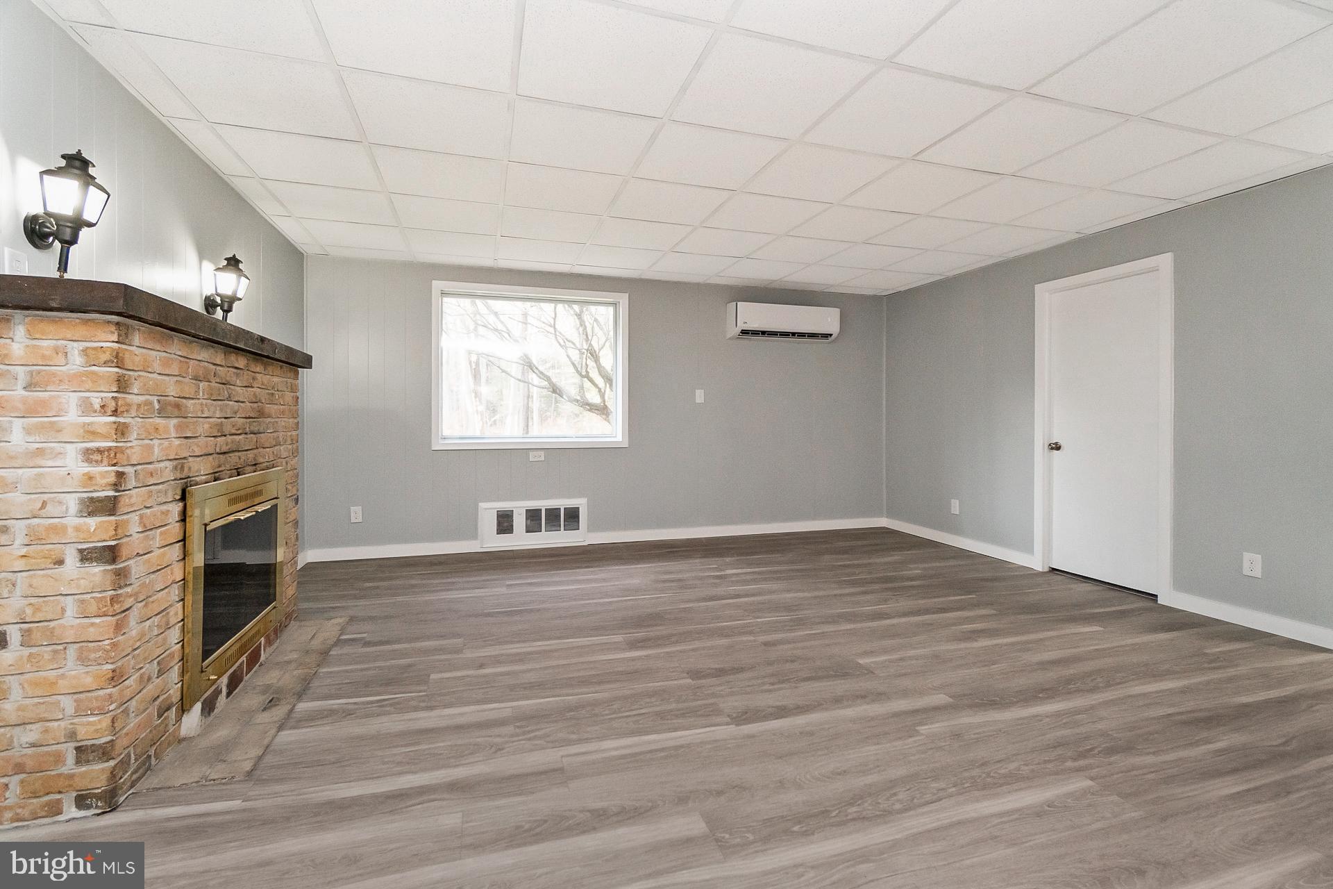 HOLIDAY POCONO - Residential