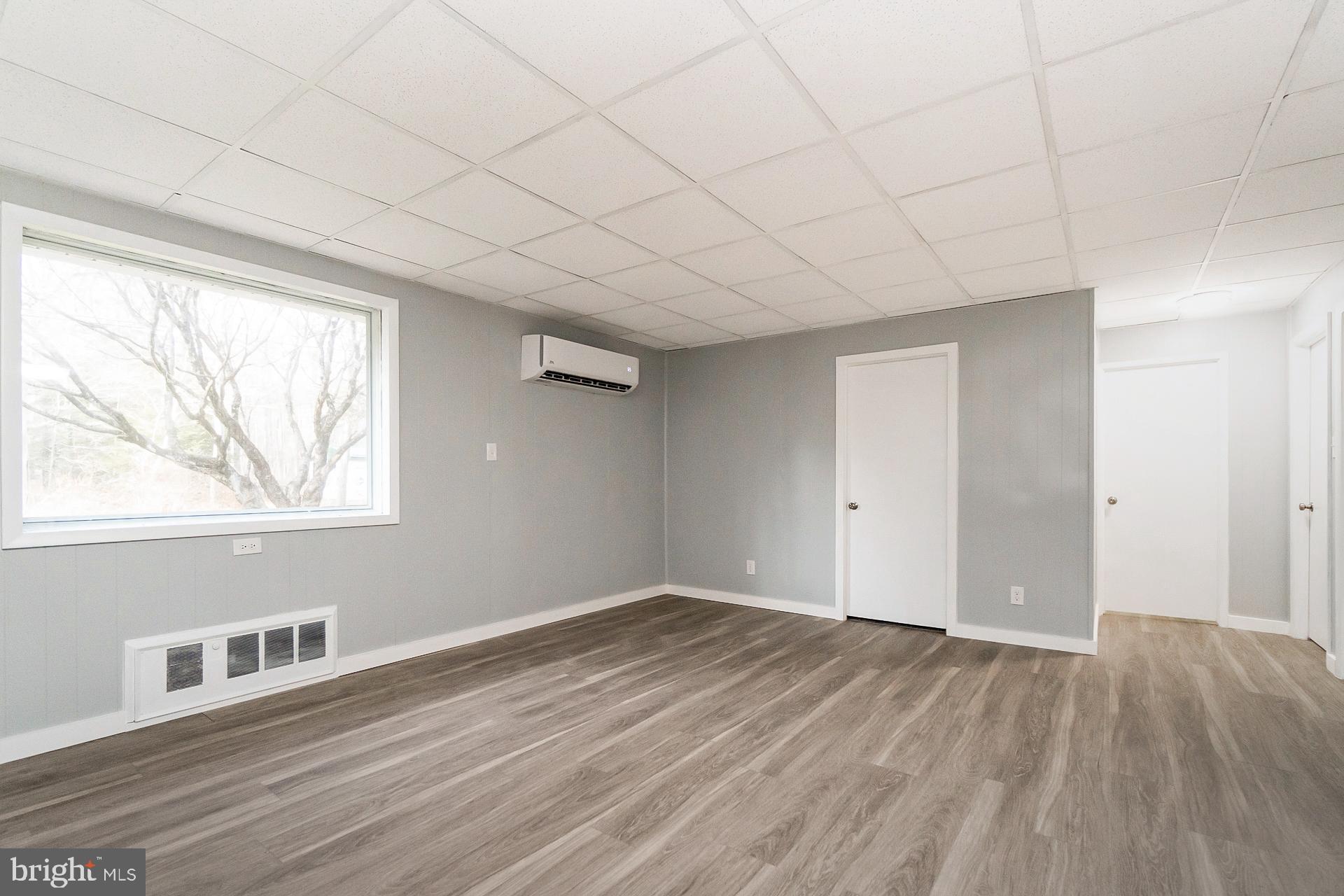 HOLIDAY POCONO - Residential