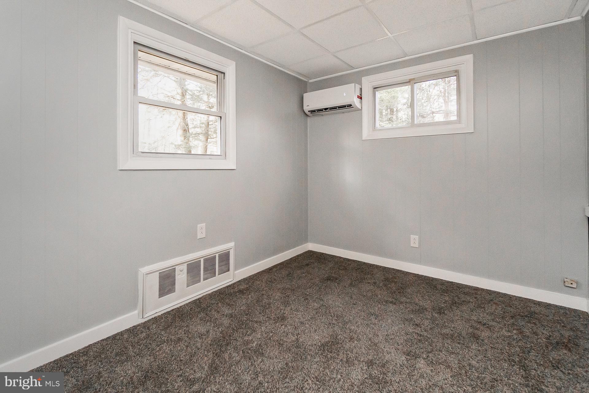 HOLIDAY POCONO - Residential