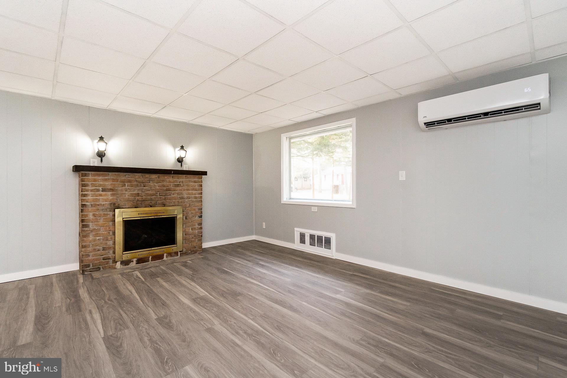 HOLIDAY POCONO - Residential