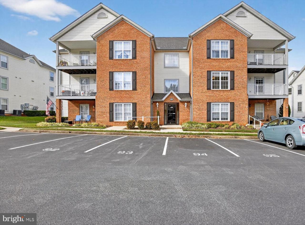 55+ community living at its finest! Step into your spacious condo featuring beautiful natural oak hardwood flooring and an open-concept kitchen perfect for everyday living and entertaining. The owner's bedroom suite offers a private bathroom and comfortable retreat space. The second bedroom is generously sized and ideal for guests or a home office. A full hall bathroom provides added convenience for visitors. Enjoy the security of a controlled-access building along with plenty of parking for residents and guests.