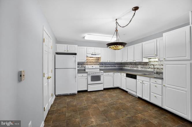 WINIFRED MANOR - Residential