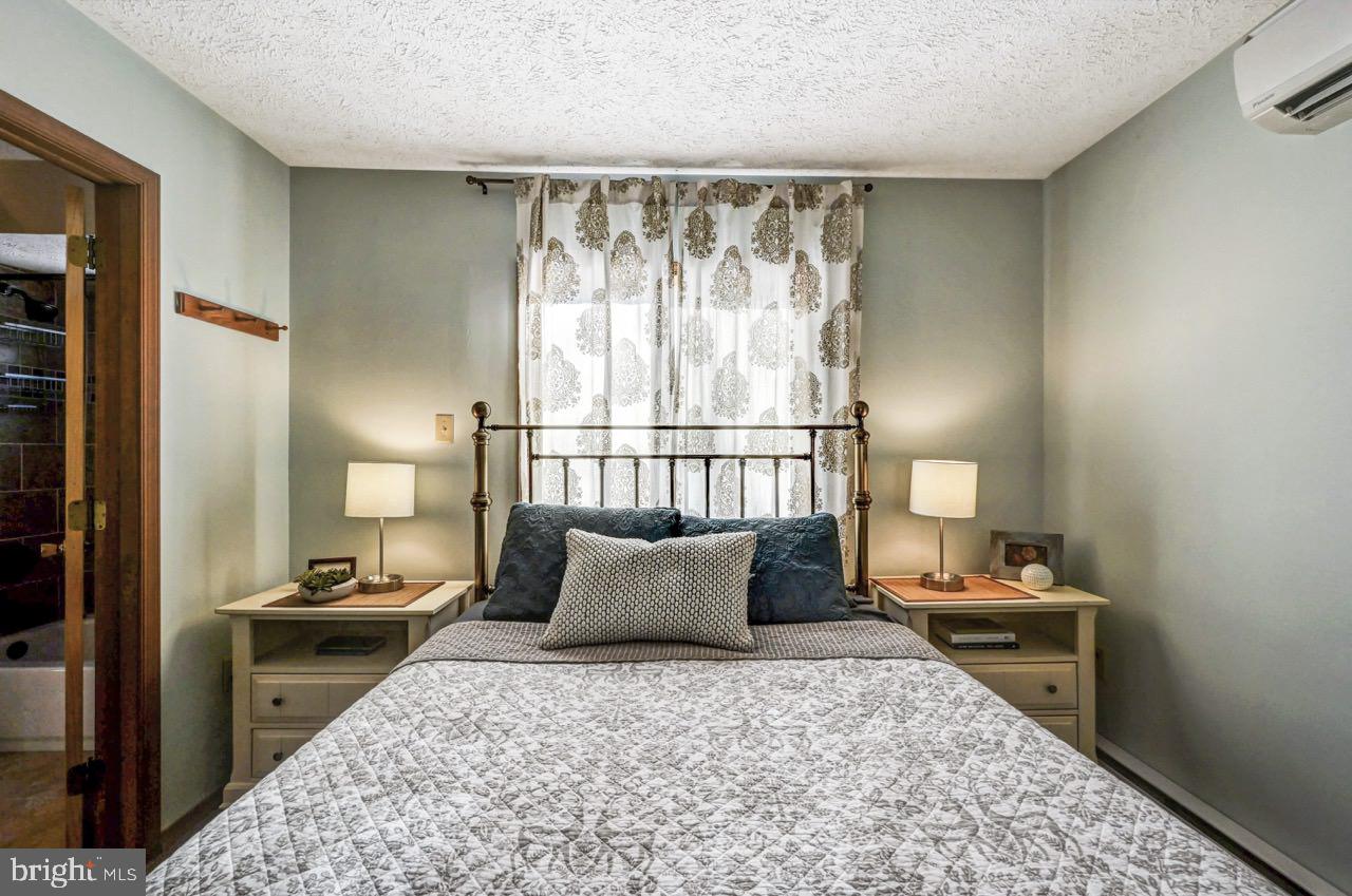 ARROWHEAD LAKE - Residential