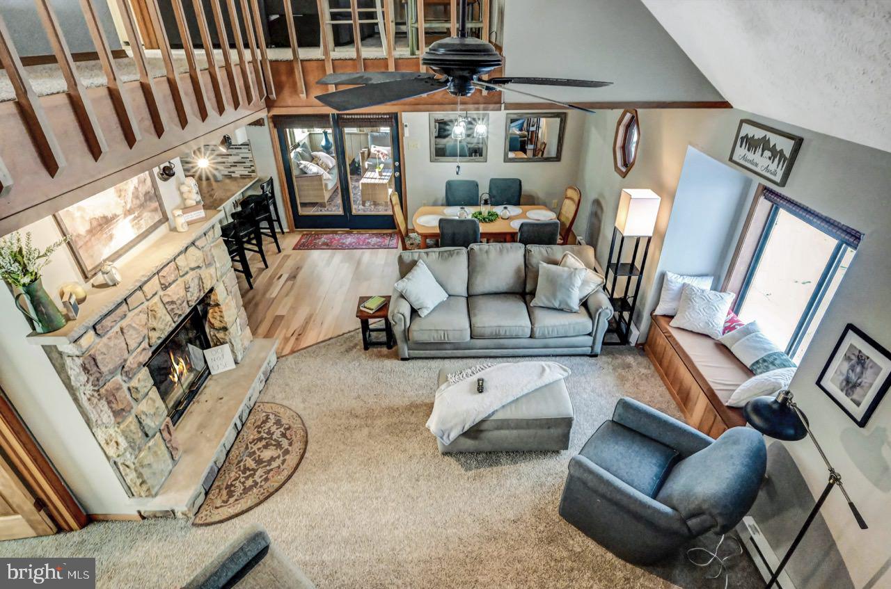 ARROWHEAD LAKE - Residential