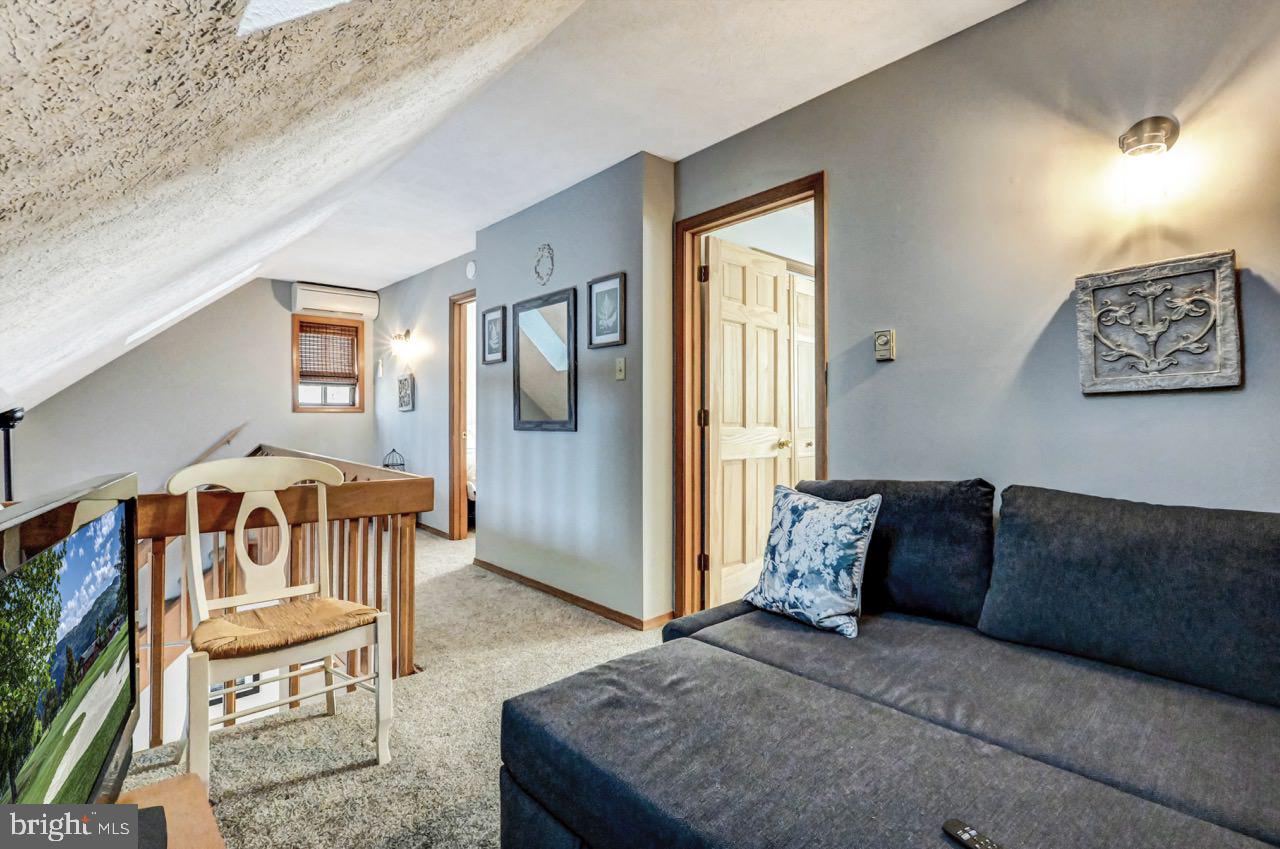 ARROWHEAD LAKE - Residential