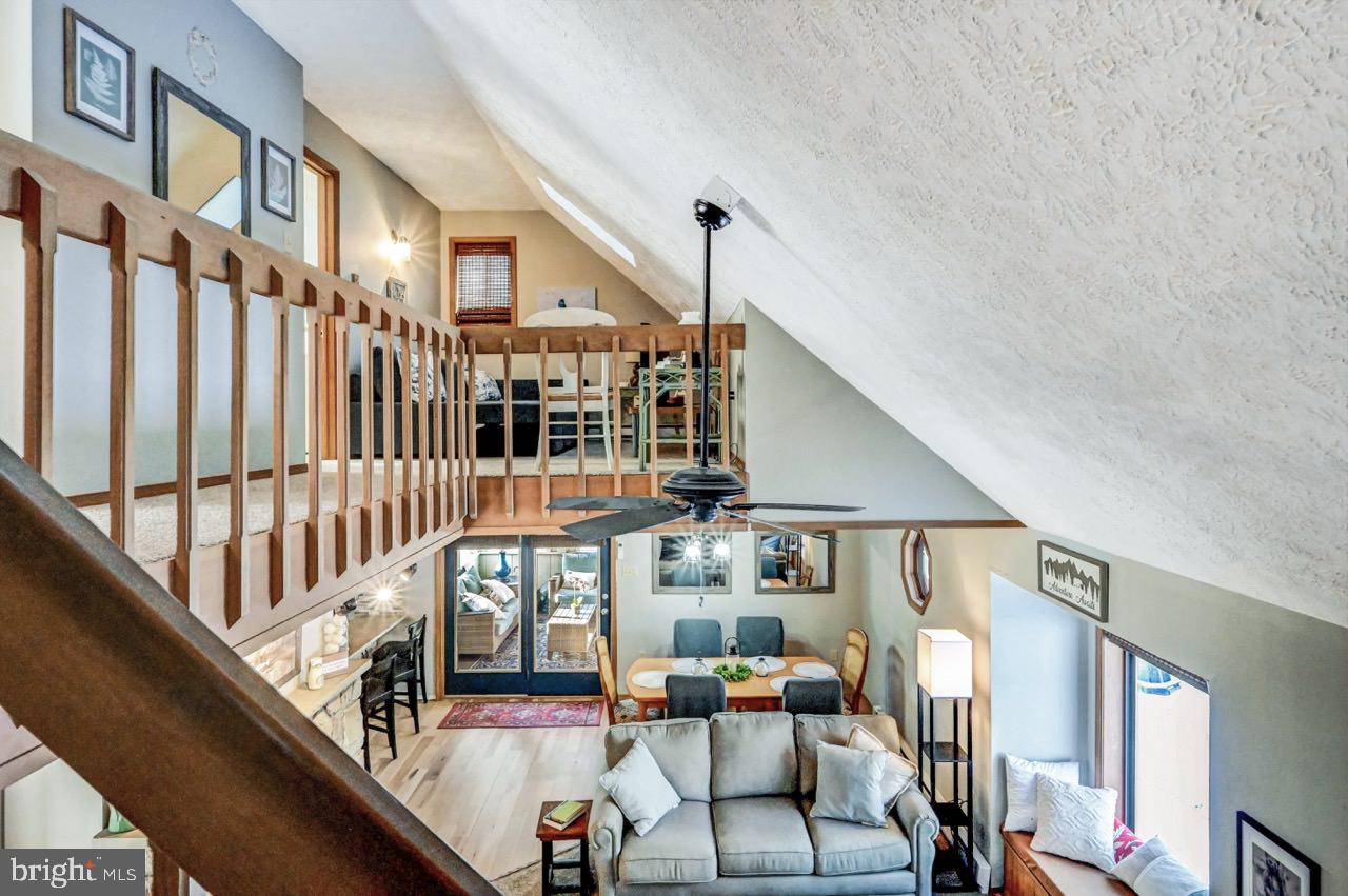 ARROWHEAD LAKE - Residential