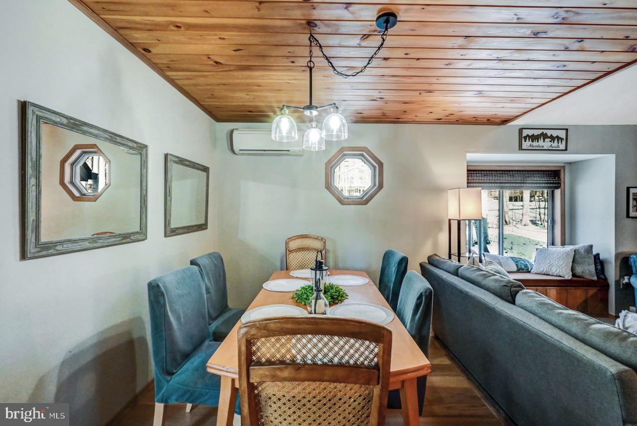 ARROWHEAD LAKE - Residential