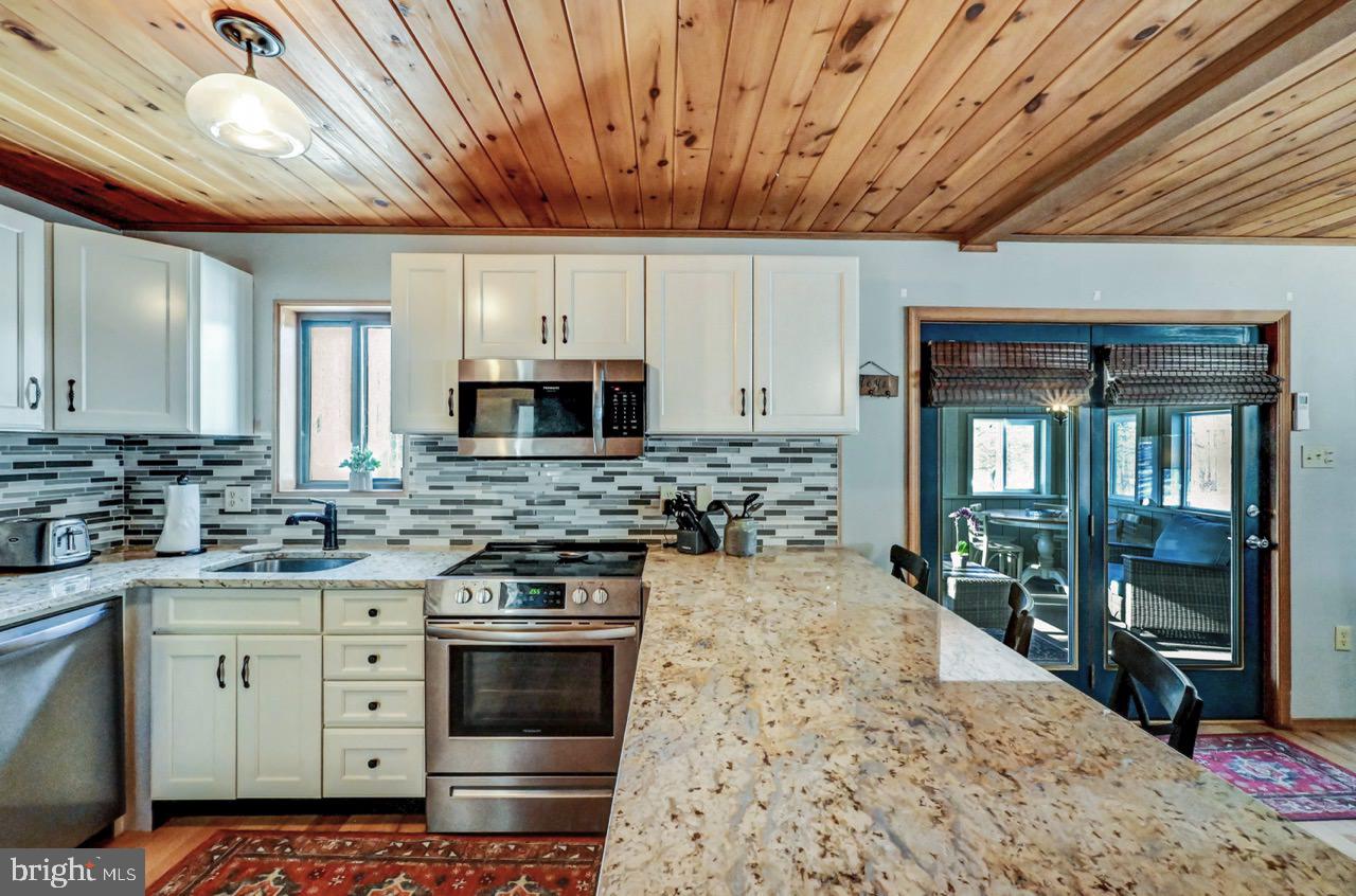 ARROWHEAD LAKE - Residential