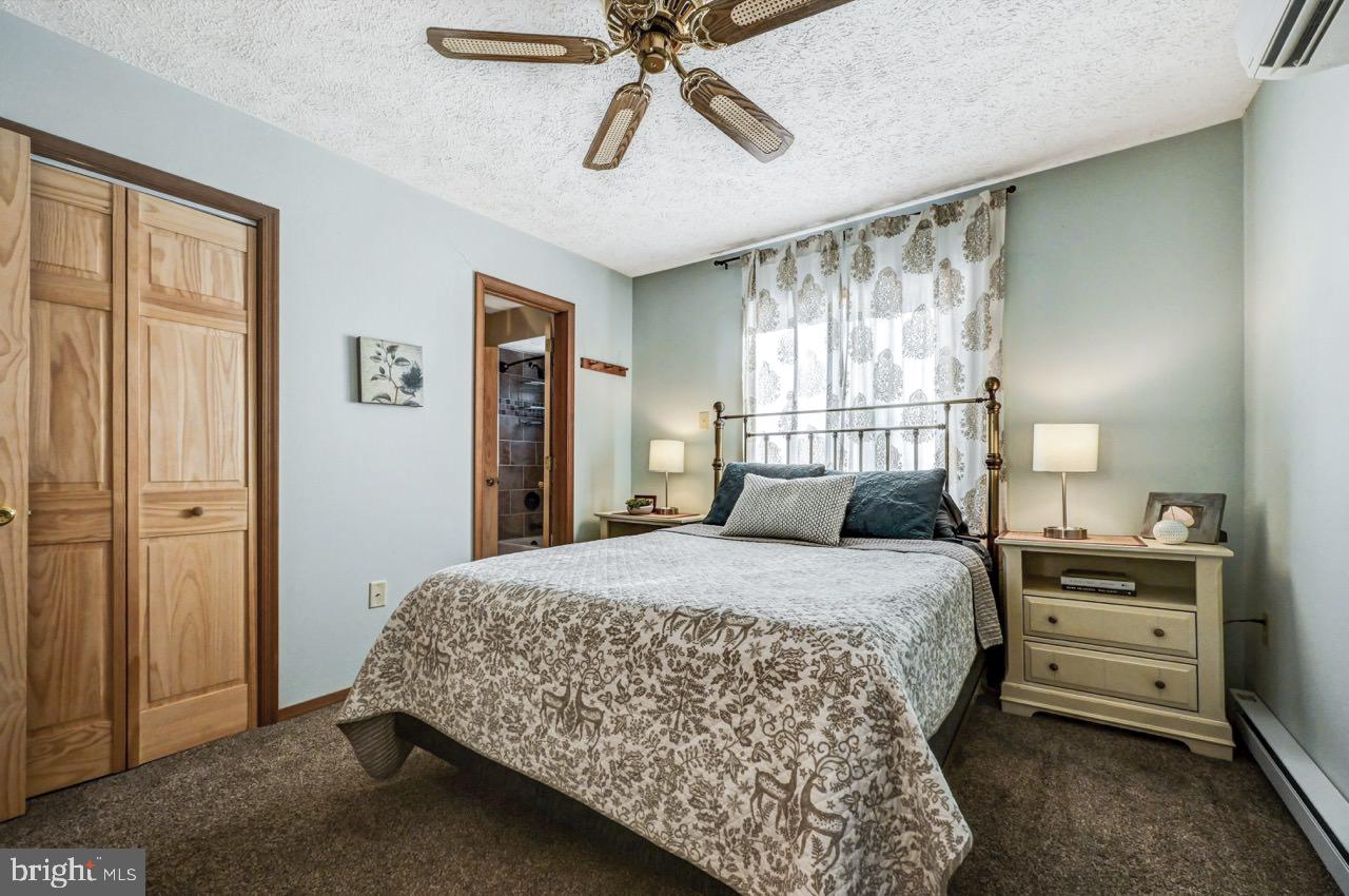 ARROWHEAD LAKE - Residential