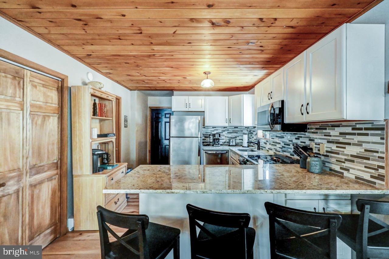 ARROWHEAD LAKE - Residential