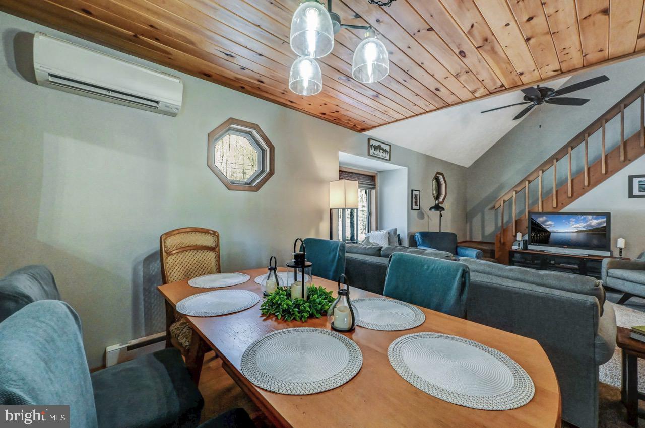 ARROWHEAD LAKE - Residential
