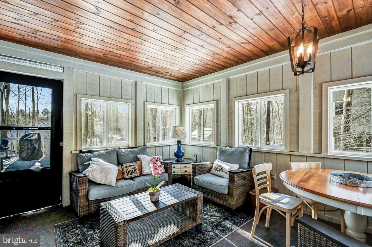 ARROWHEAD LAKE - Residential