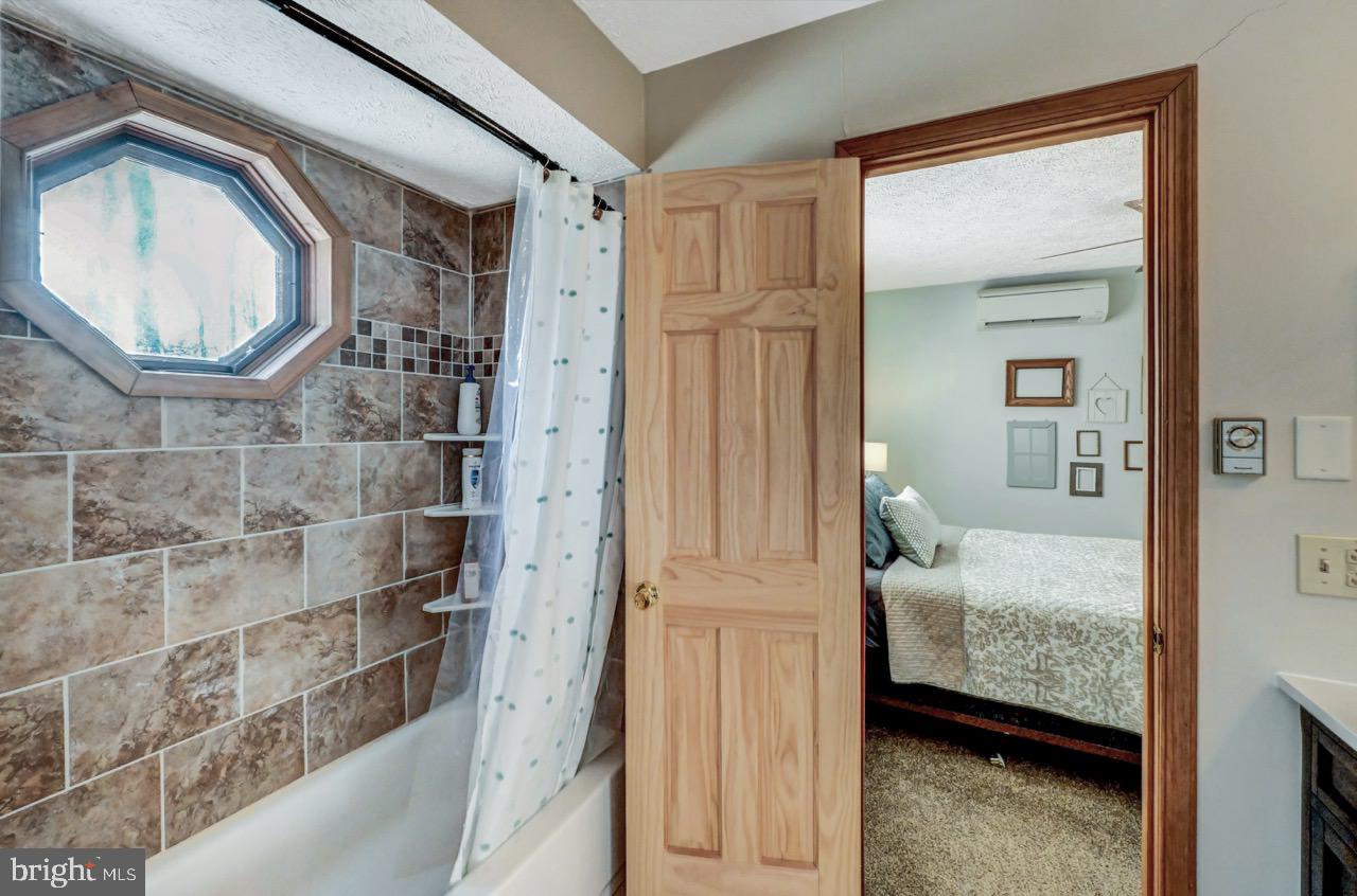 ARROWHEAD LAKE - Residential