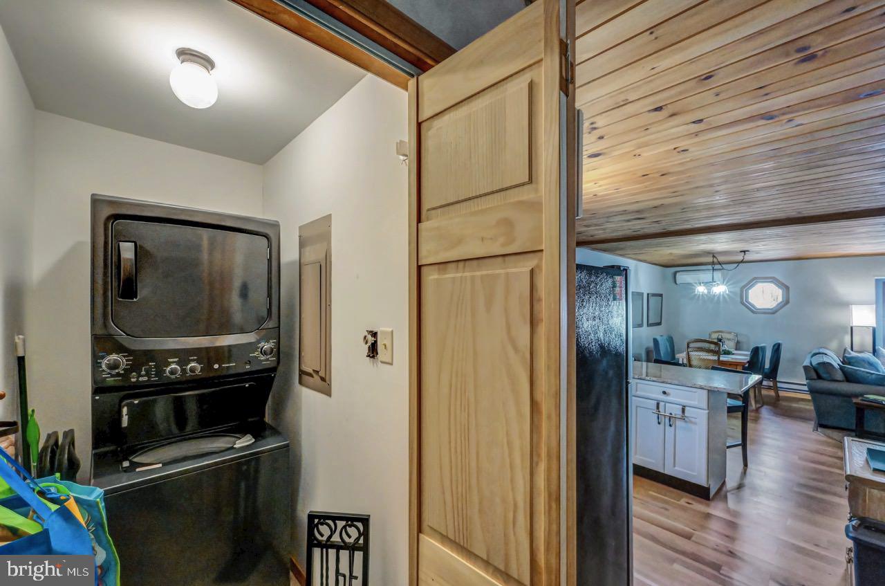 ARROWHEAD LAKE - Residential