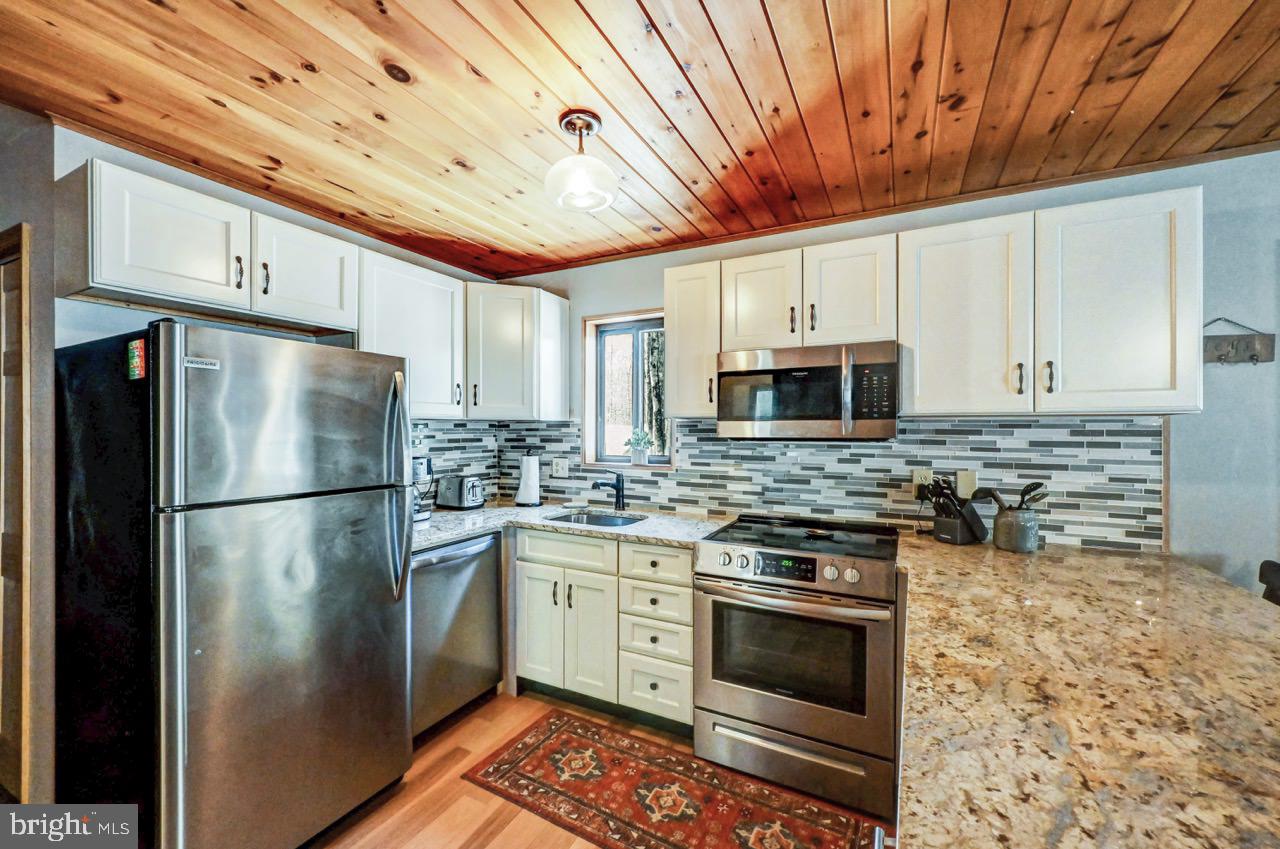 ARROWHEAD LAKE - Residential