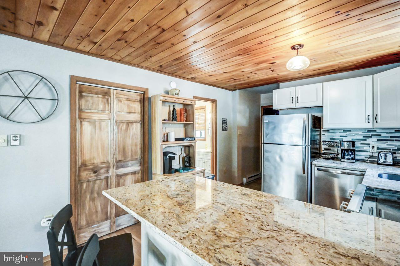 ARROWHEAD LAKE - Residential