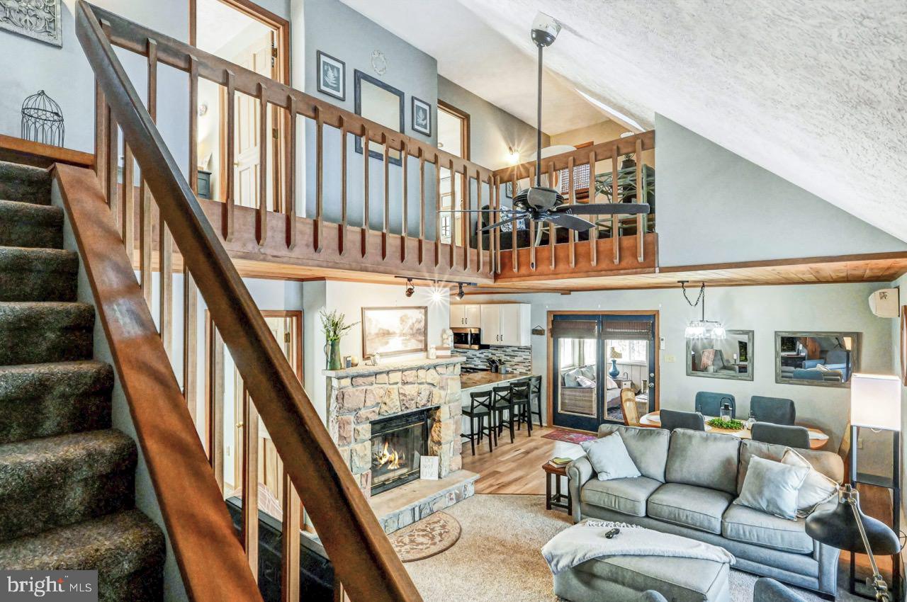 ARROWHEAD LAKE - Residential