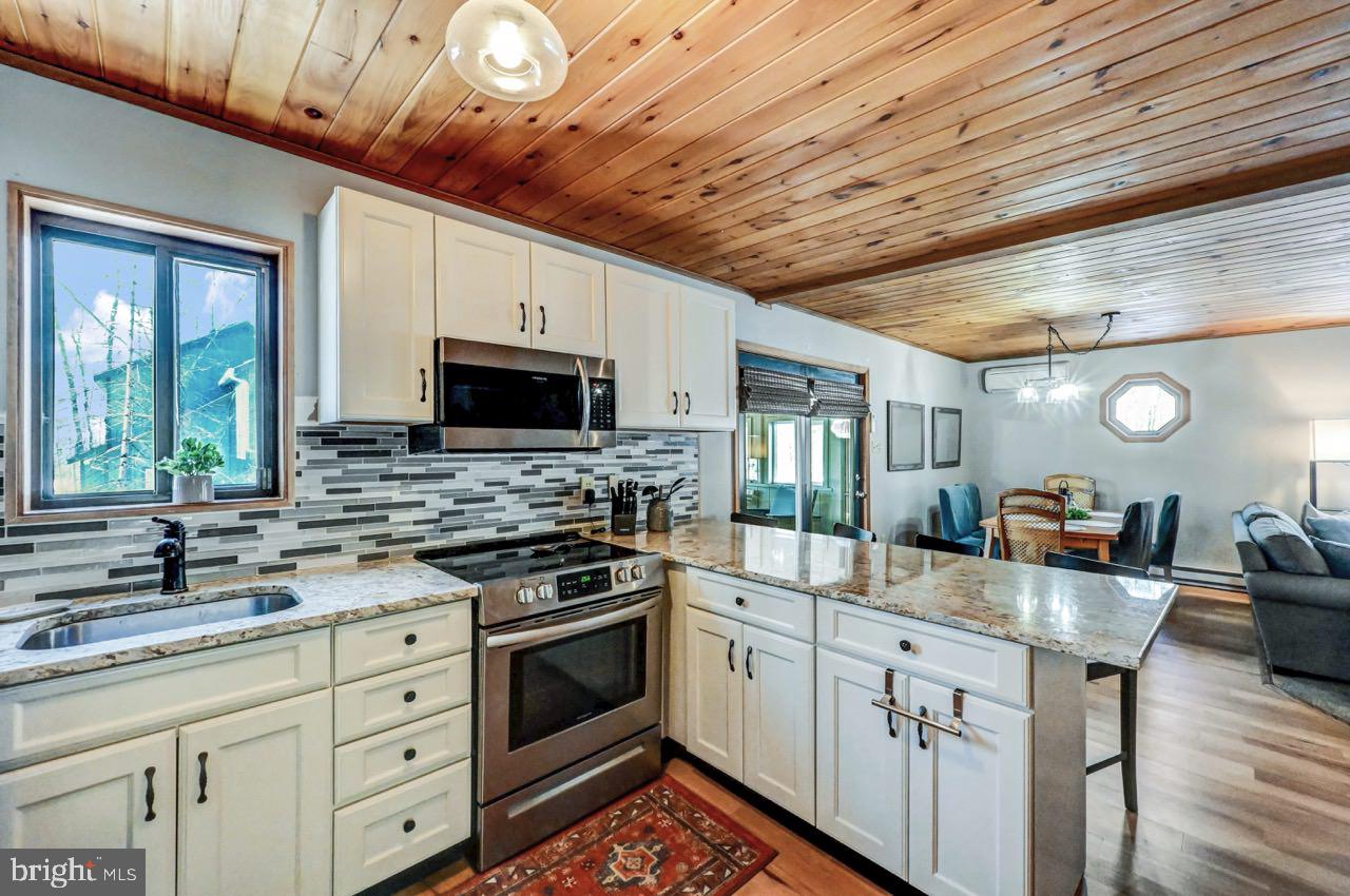 ARROWHEAD LAKE - Residential