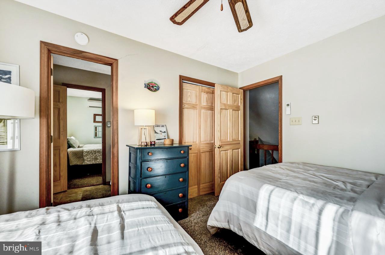 ARROWHEAD LAKE - Residential