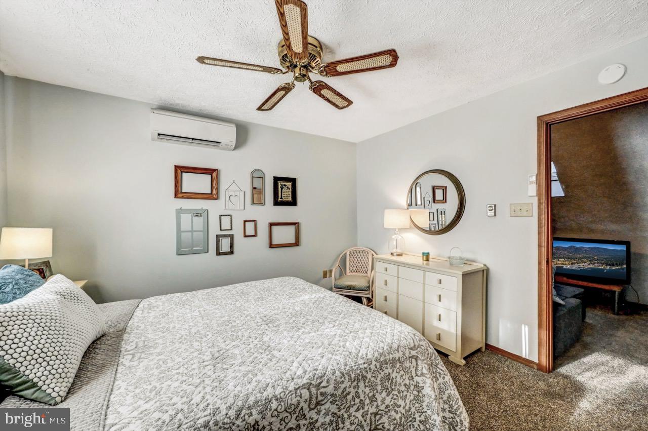 ARROWHEAD LAKE - Residential