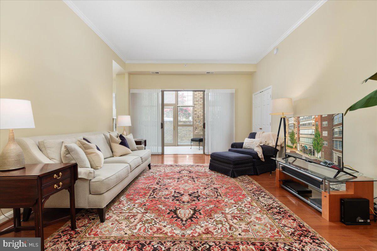 LANSDOWNE WOODS - Residential