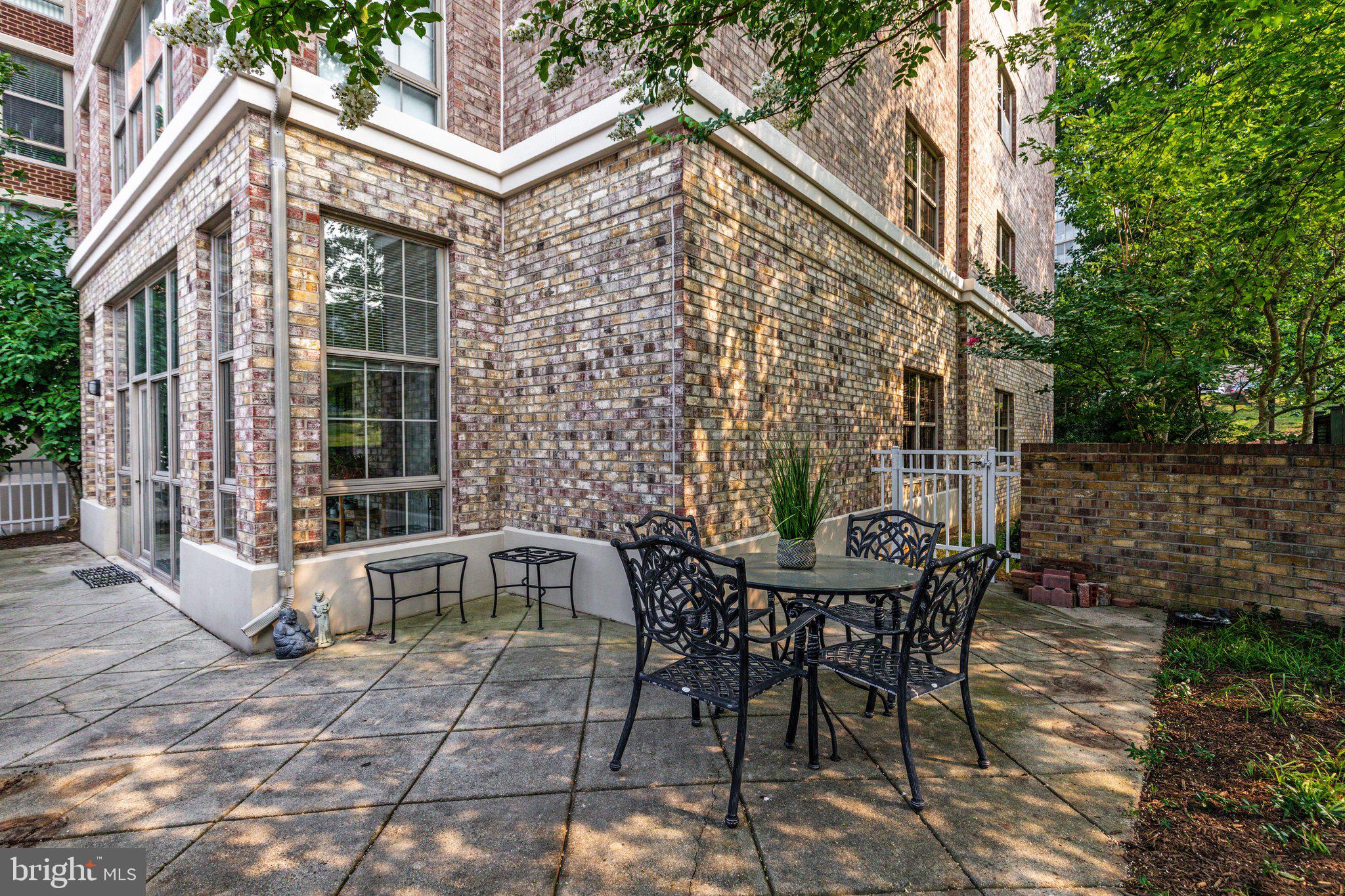 LANSDOWNE WOODS - Residential
