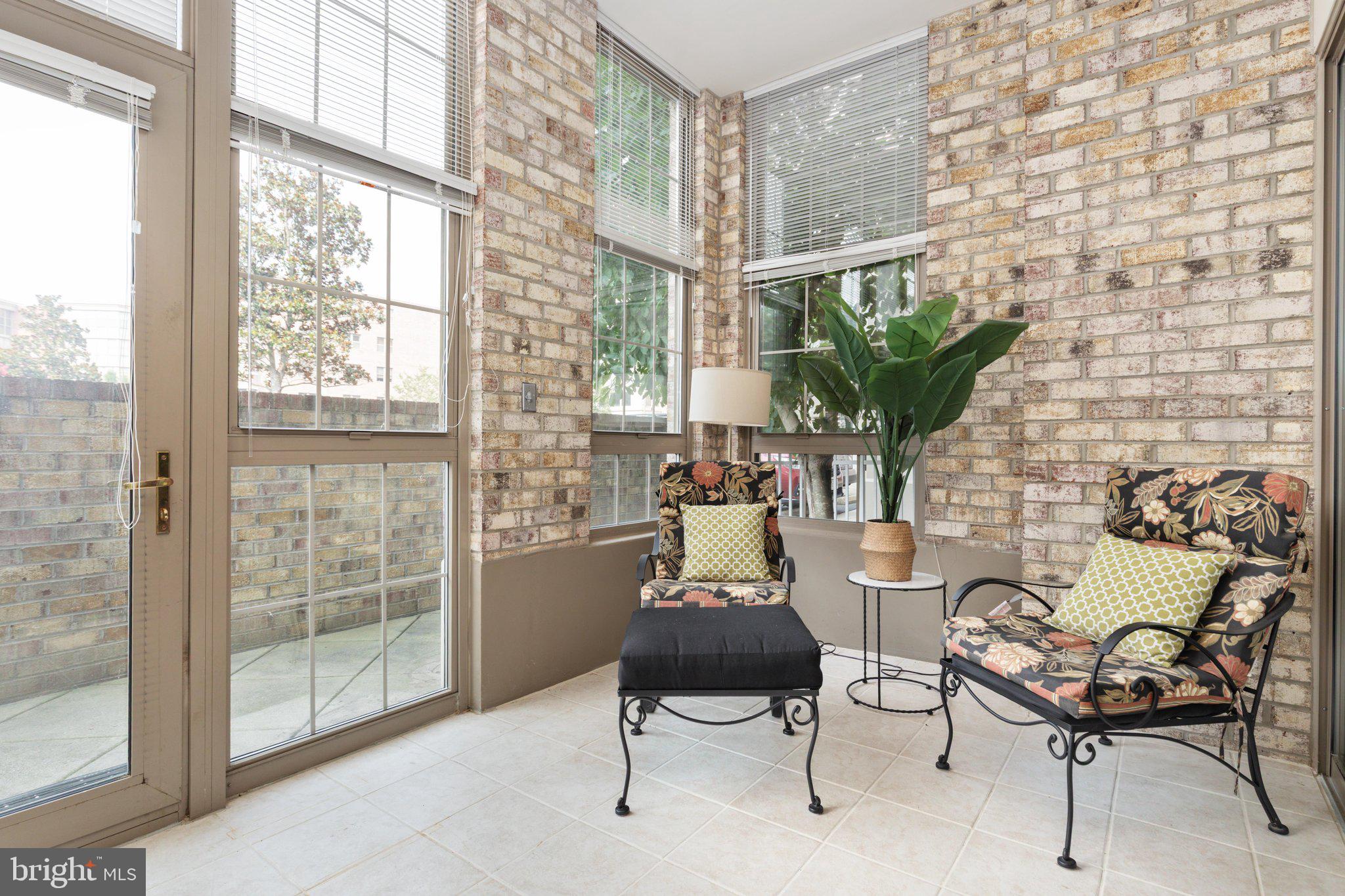 LANSDOWNE WOODS - Residential