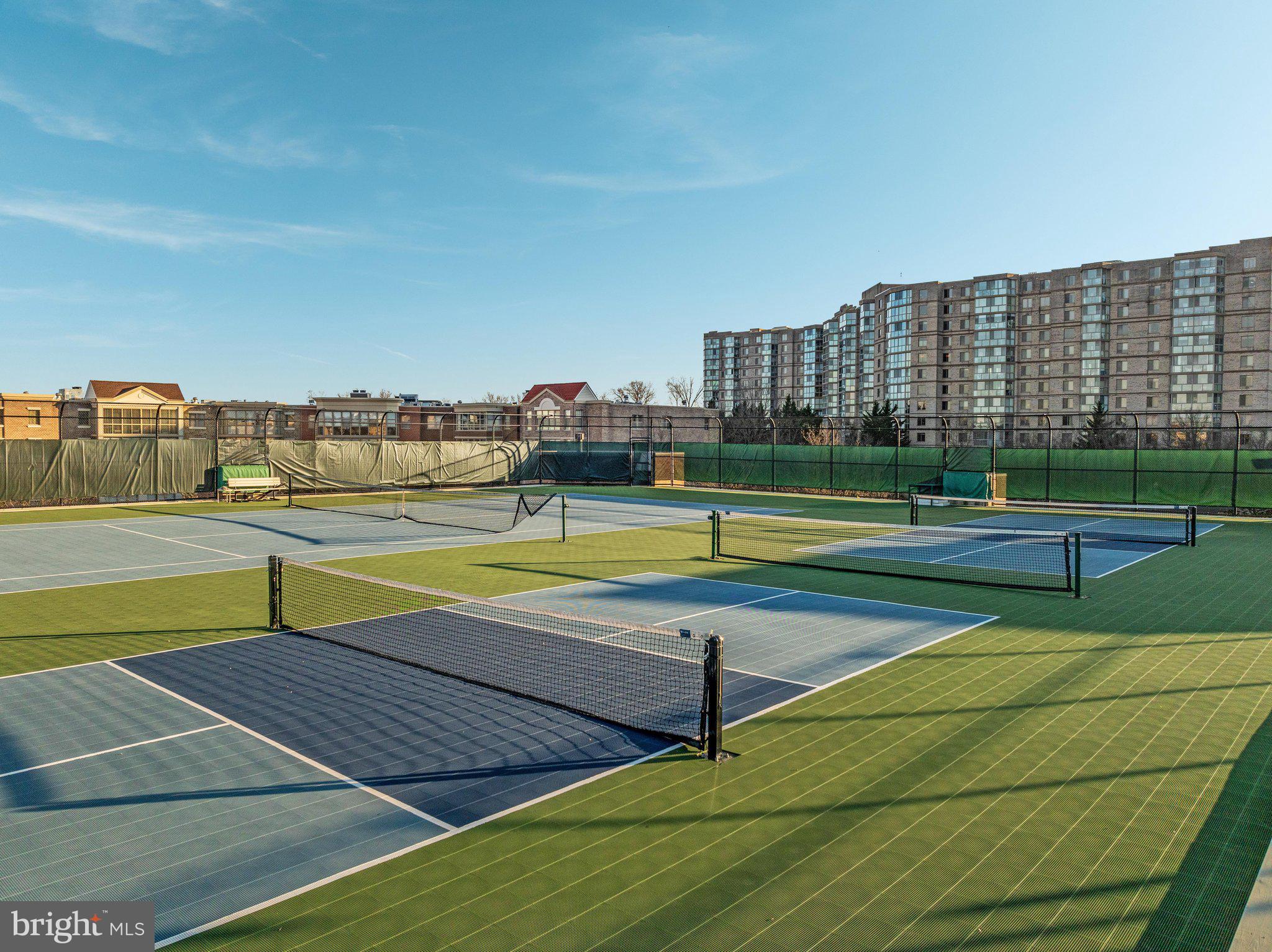 LANSDOWNE WOODS - Residential