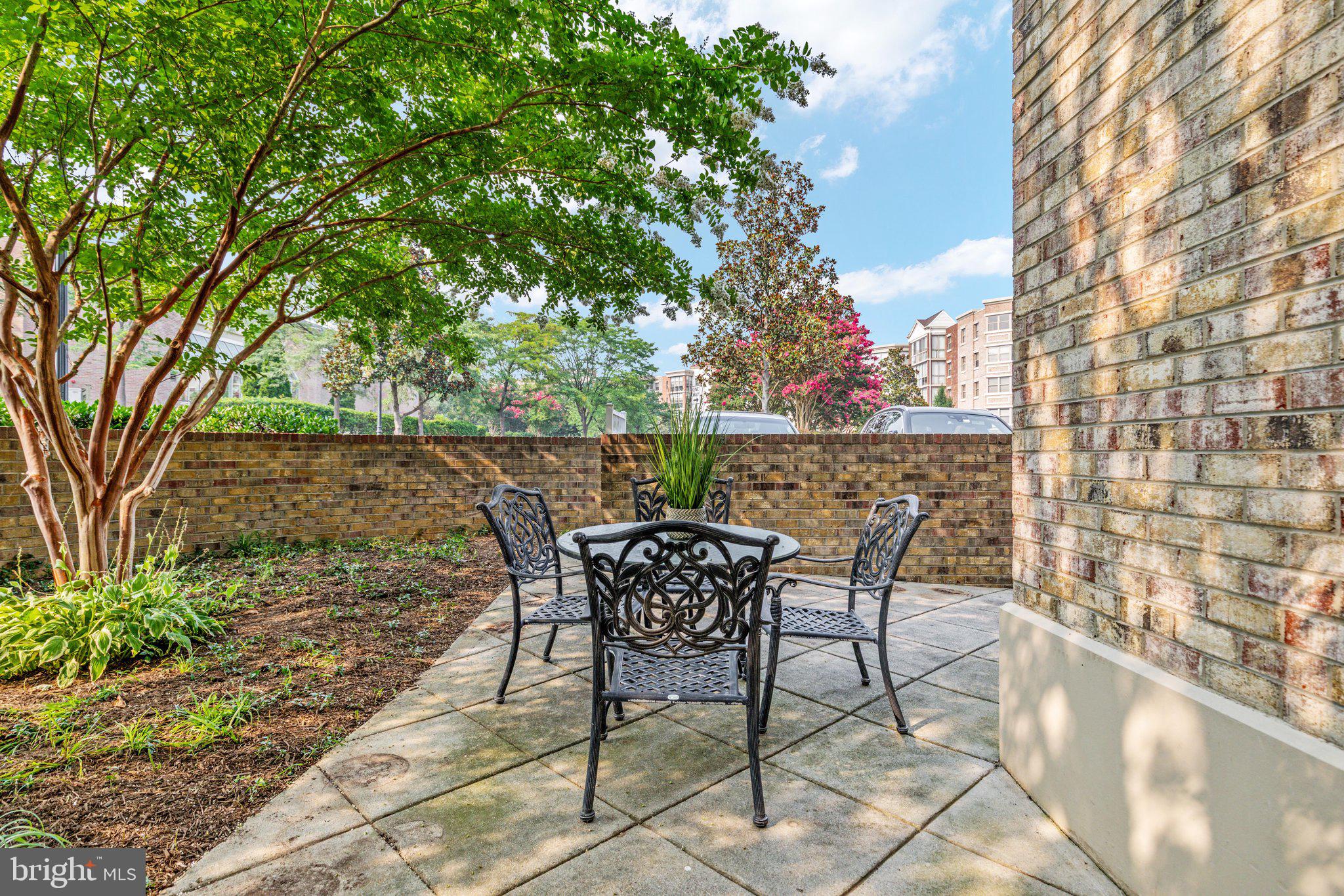 LANSDOWNE WOODS - Residential