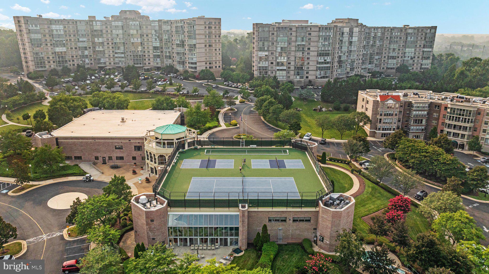 LANSDOWNE WOODS - Residential