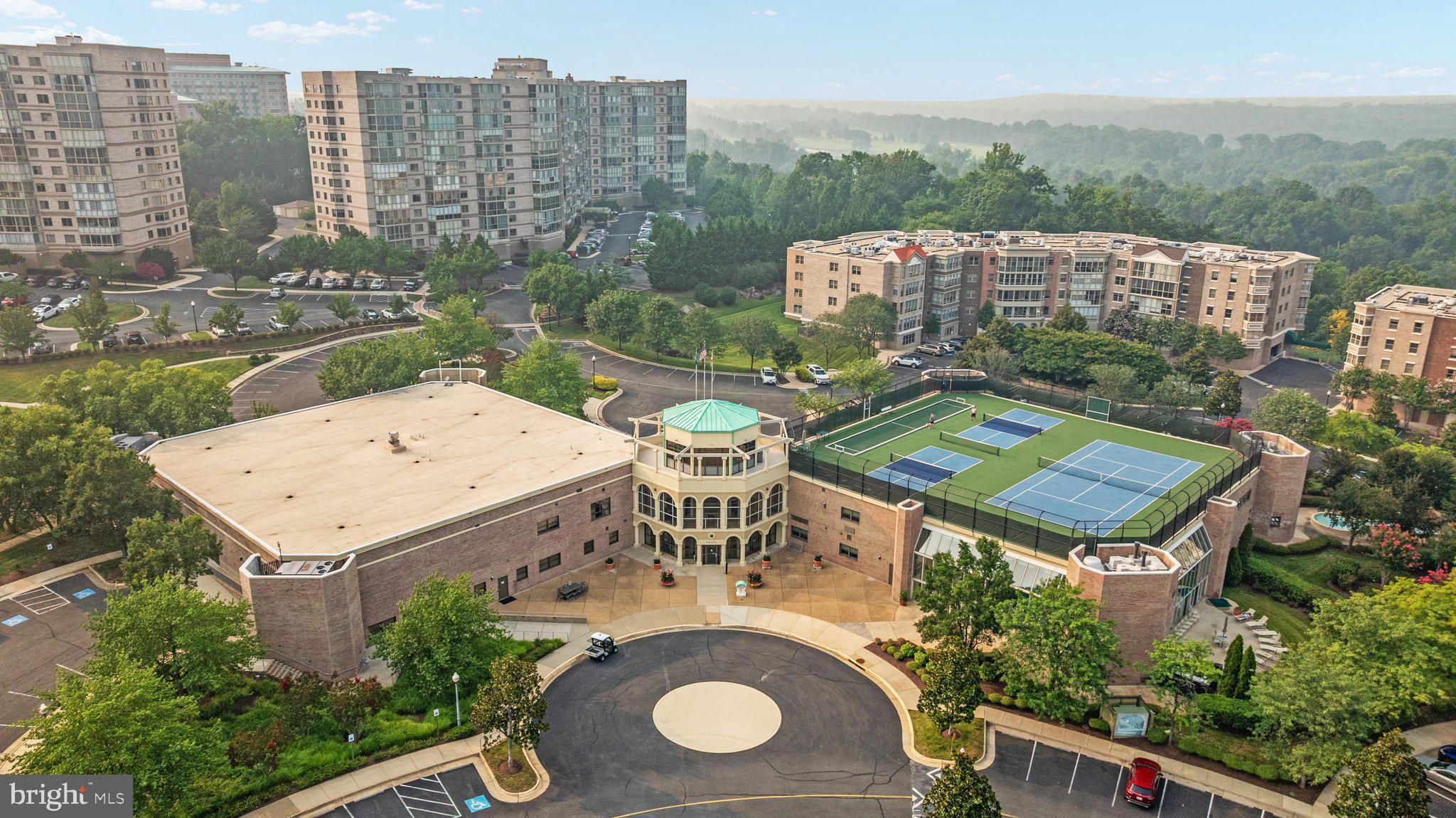 LANSDOWNE WOODS - Residential