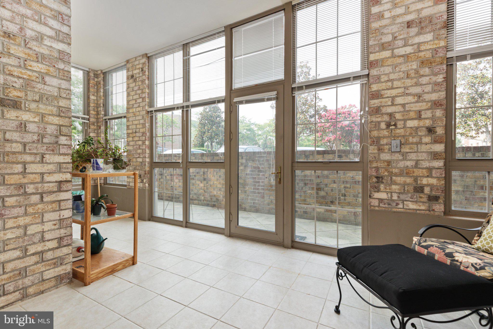 LANSDOWNE WOODS - Residential