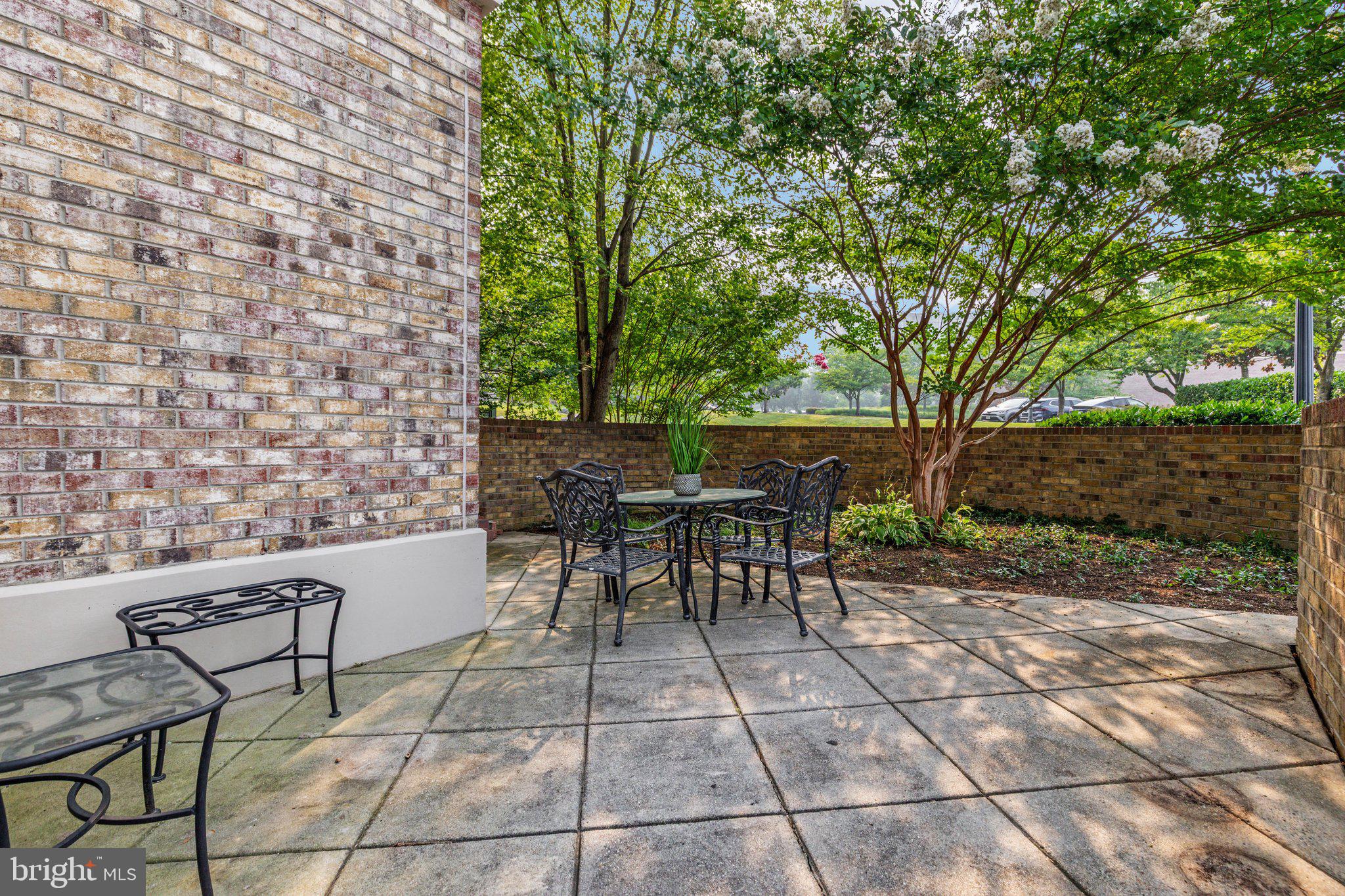 LANSDOWNE WOODS - Residential