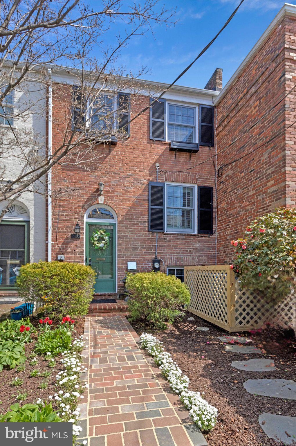 YATES GARDENS - Residential