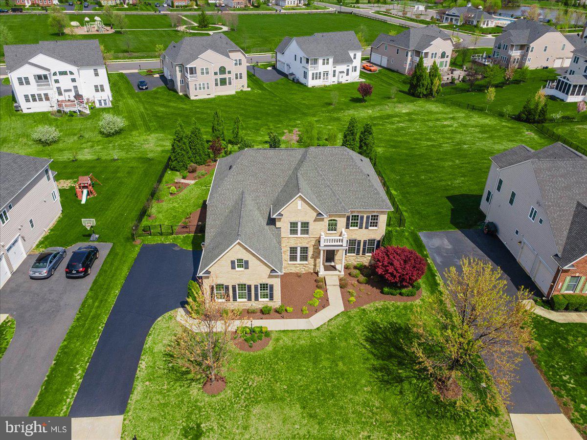 DAWSON'S CORNER - Residential