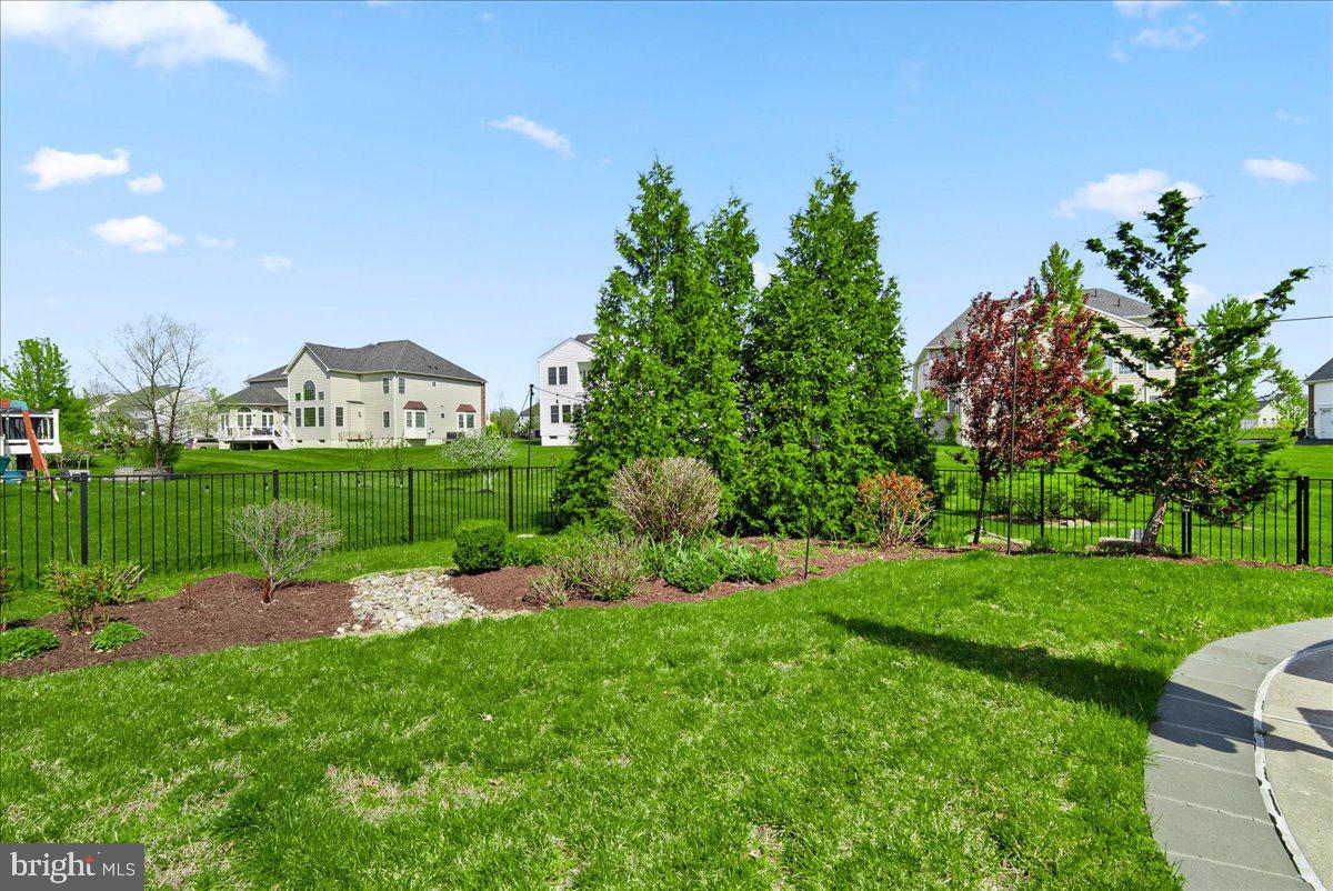 DAWSON'S CORNER - Residential
