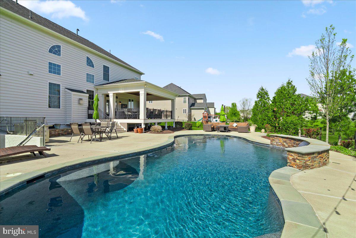 DAWSON'S CORNER - Residential