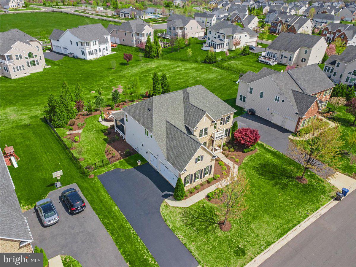 DAWSON'S CORNER - Residential