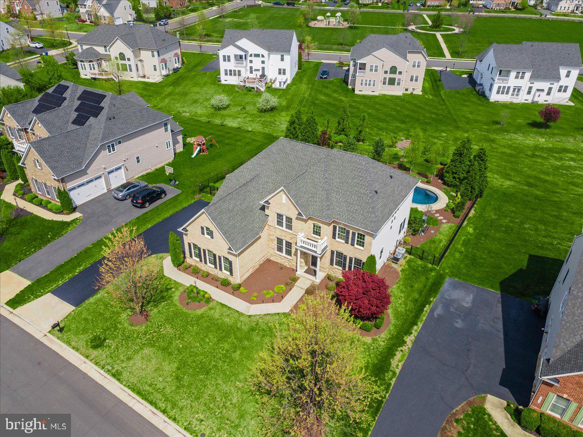 DAWSON'S CORNER - Residential