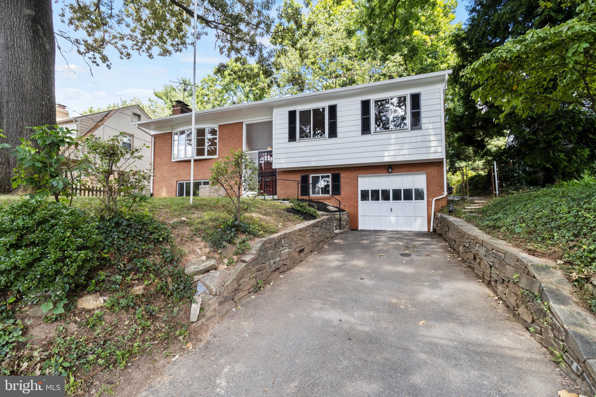 Convenient location  Recently updated, In excellent condition.  Property available around the end of June. This home is well managed and in very good condition.