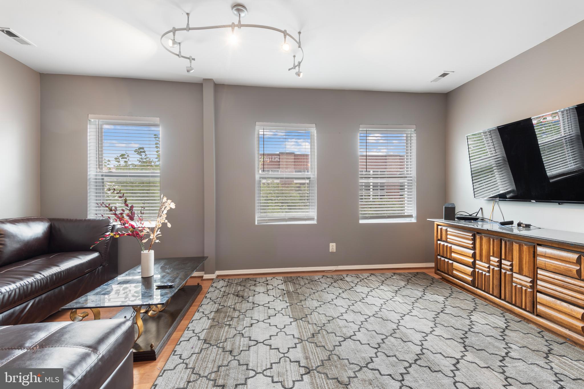 STATION NORTH ARTS DISTRICT - Residential Income